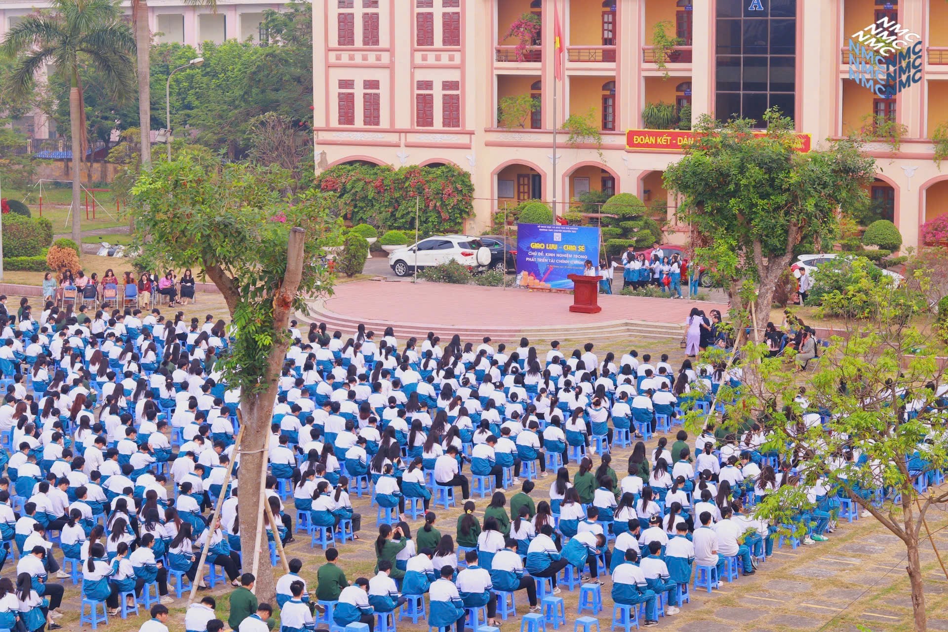 Hoạt động trải nghiệm hướng nghiệp tháng 11: Rèn luyện lối sống có trách nhiệm